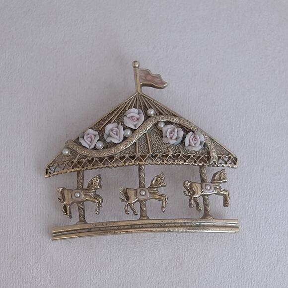 1928 Vintage Carrusel Brooch Three Horses Gold Tone Pink Roses Faux Pearls - Picture 1 of 6